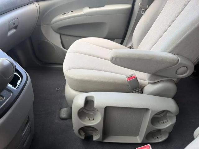2009 Kia Sedona LX