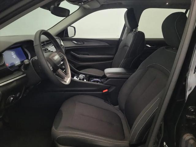 2023 Jeep Grand Cherokee Laredo 4x4