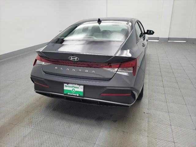 2025 Hyundai Elantra SE