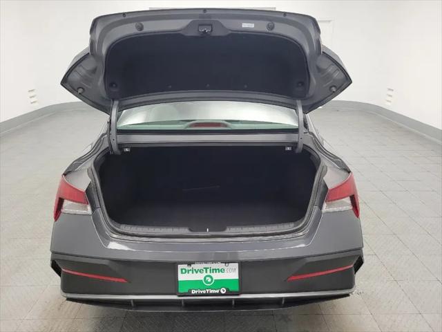 2025 Hyundai Elantra SE