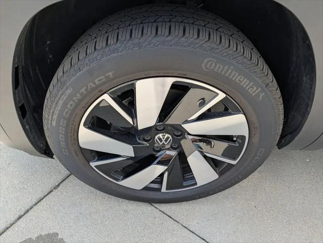 2026 Volkswagen Atlas Cross Sport SE with Technology