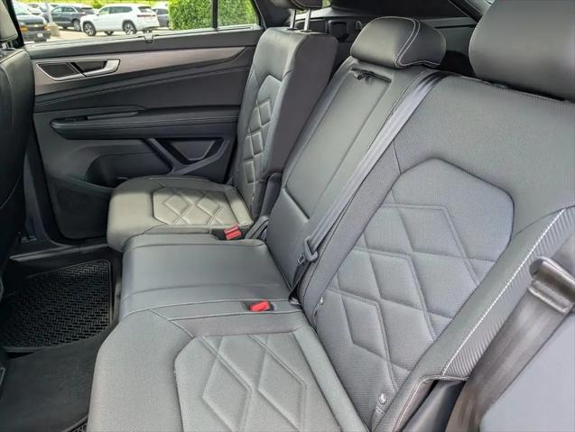 2026 Volkswagen Atlas Cross Sport SE with Technology