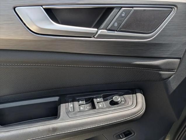 2026 Volkswagen Atlas Cross Sport SE with Technology