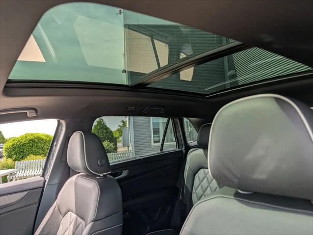 2026 Volkswagen Atlas Cross Sport SEL Premium R-Line