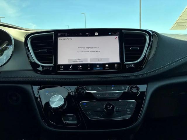 2027 Chrysler Pacifica Select