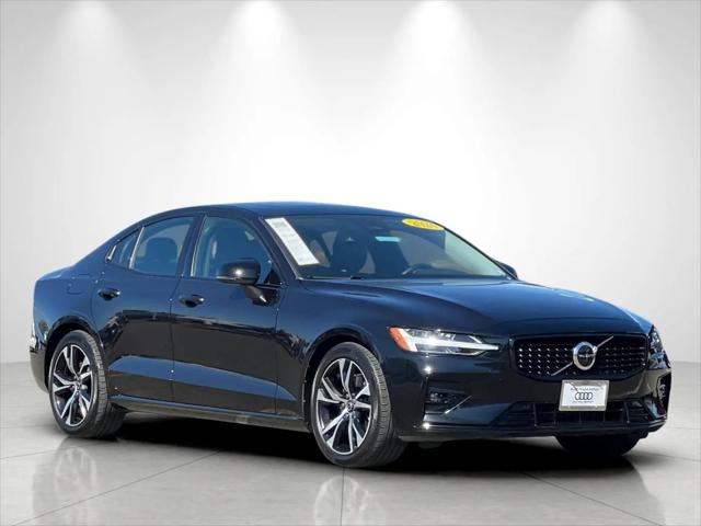 2024 Volvo S60 B5 Core Dark Theme