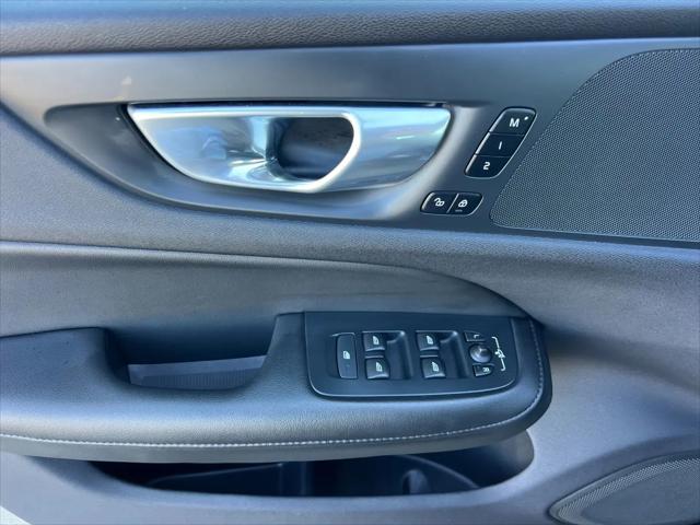 2024 Volvo S60 B5 Core Dark Theme