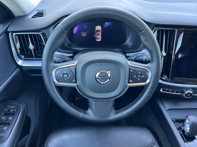 2024 Volvo S60 B5 Core Dark Theme