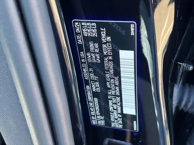 2024 Volvo S60 B5 Core Dark Theme