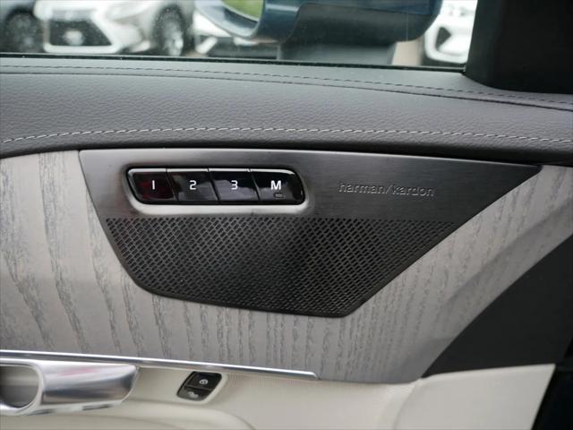 2025 Volvo XC90 B6 Ultra