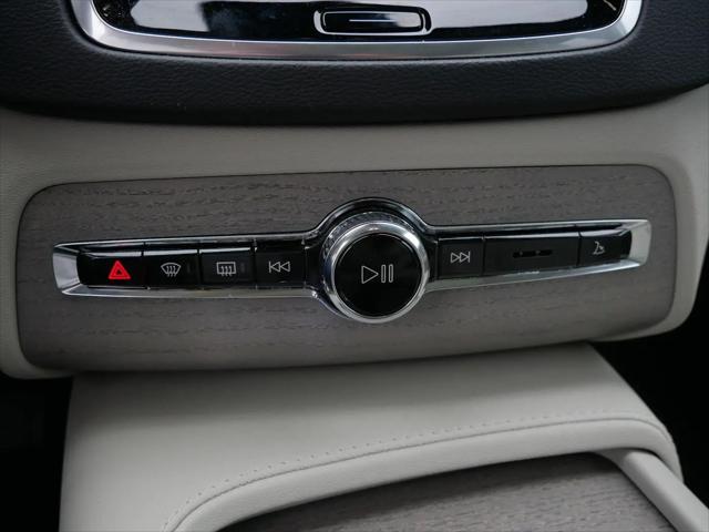 2025 Volvo XC90 B6 Ultra