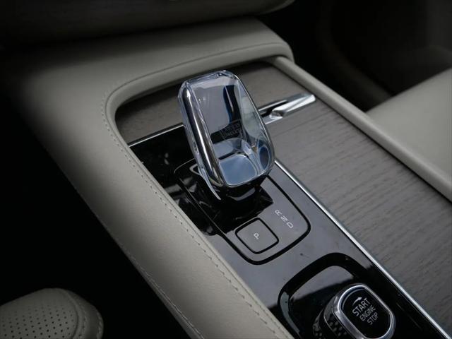 2025 Volvo XC90 B6 Ultra