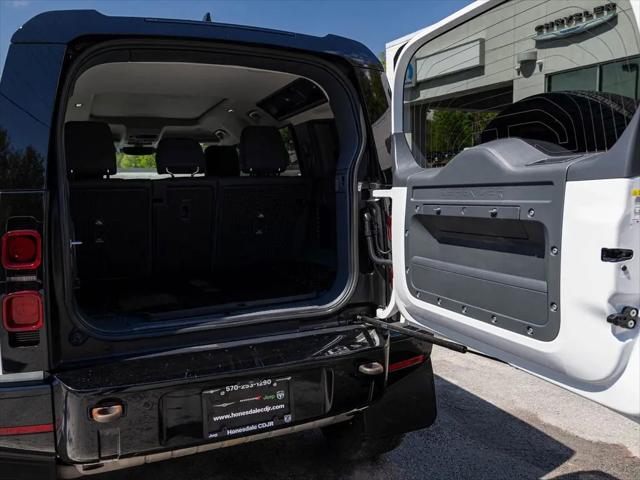 2023 Land Rover Defender 110 X-Dynamic SE