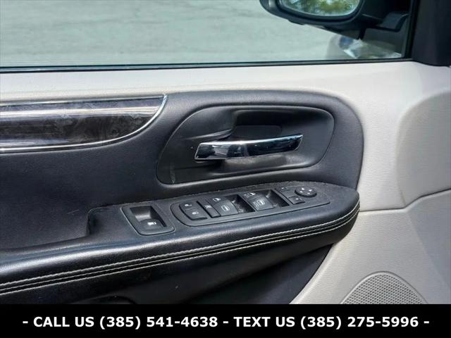 2012 Chrysler Town & Country Touring-L