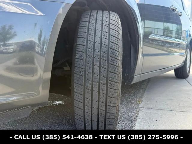 2012 Chrysler Town & Country Touring-L