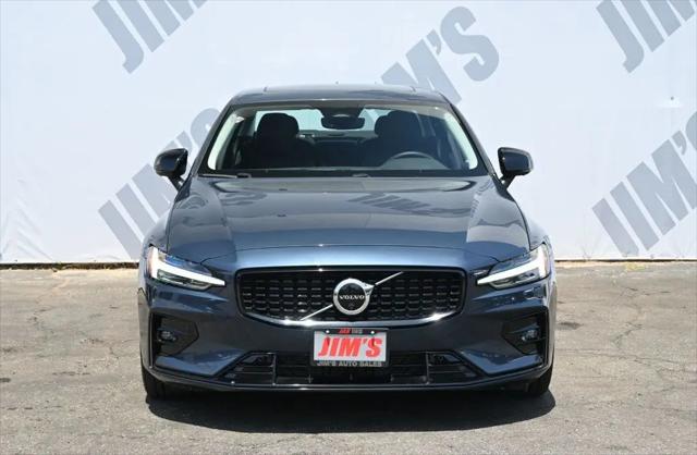 2024 Volvo S60 B5 Plus Dark Theme