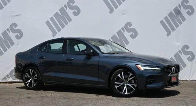 2024 Volvo S60 B5 Plus Dark Theme