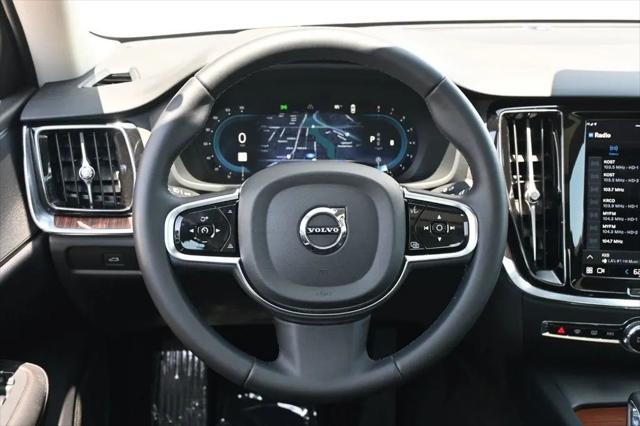 2024 Volvo S60 B5 Plus Dark Theme