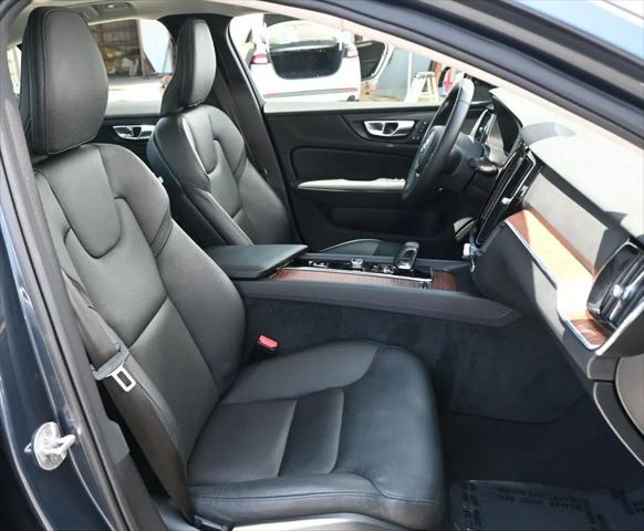2024 Volvo S60 B5 Plus Dark Theme