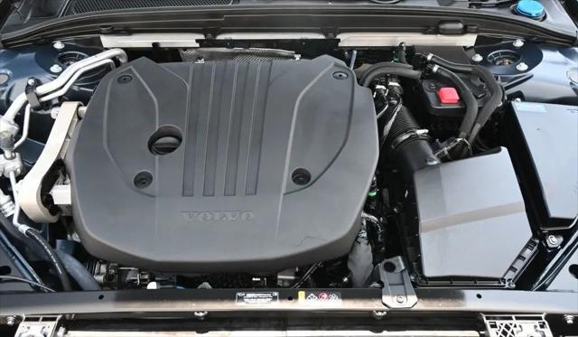 2024 Volvo S60 B5 Plus Dark Theme