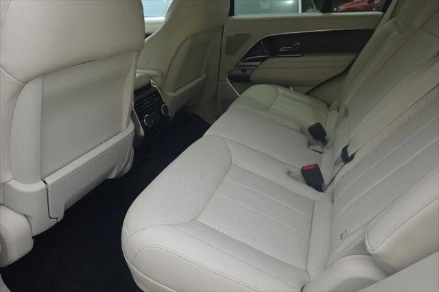 2025 Land Rover Range Rover P530 SE