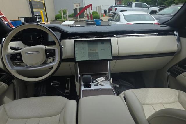 2025 Land Rover Range Rover P530 SE