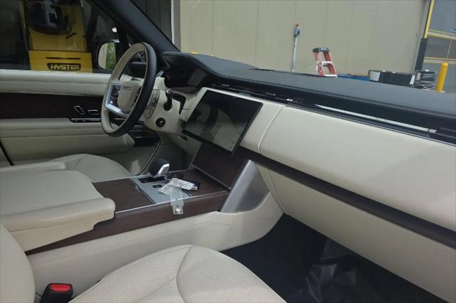 2025 Land Rover Range Rover P530 SE