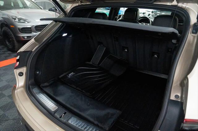 2017 Porsche Macan Macan