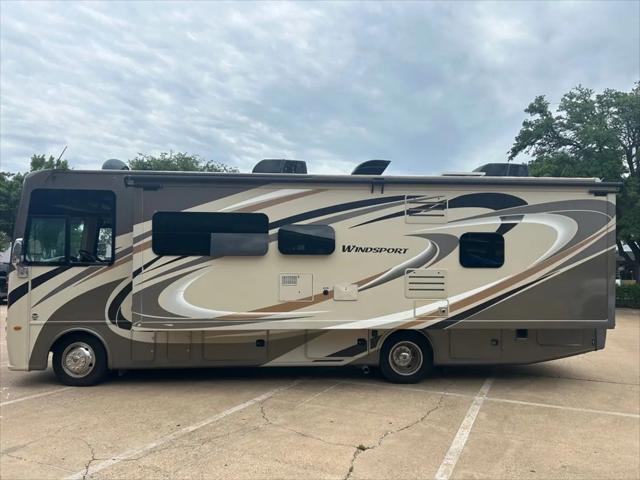 2017 Ford F-53 Base