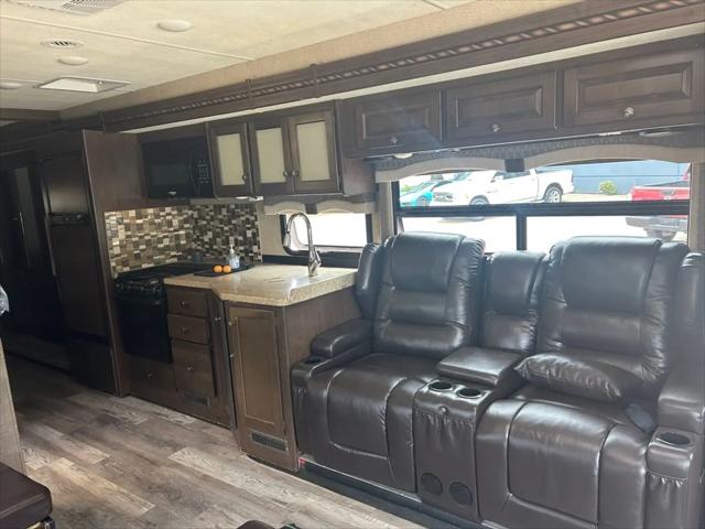 2017 Ford F-53 Base
