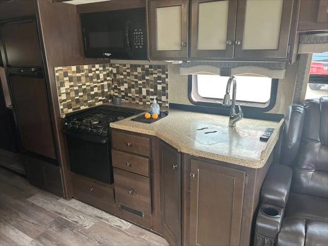 2017 Ford F-53 Base