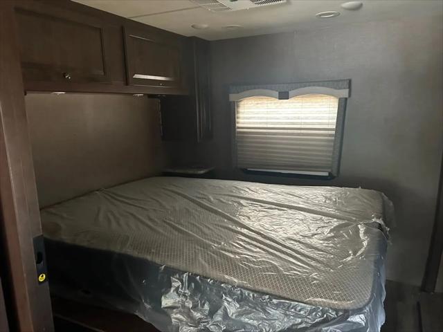 2017 Ford F-53 Base