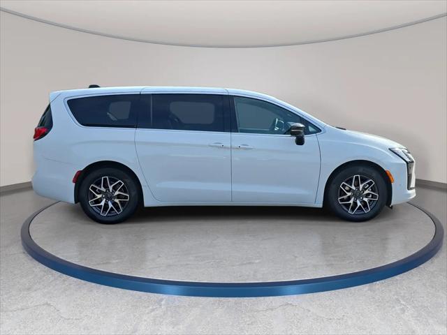 2027 Chrysler Pacifica Limited