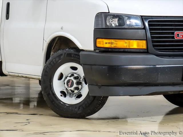 2022 GMC Savana Cutaway Work Van