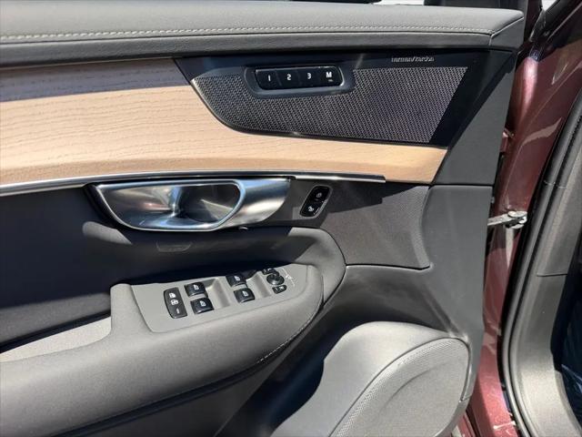 2025 Volvo XC90 Plug-In Hybrid T8 Plus 7-Seater