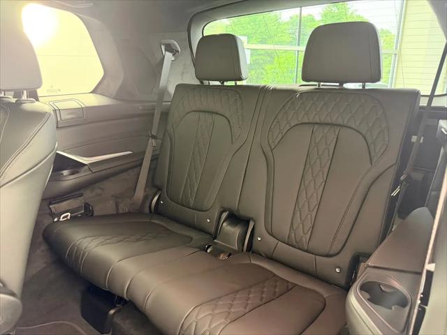 2027 BMW X7 M60i
