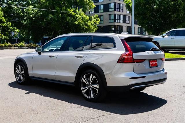 2025 Volvo V60 Cross Country Plus, B5 AWD Gas (mild hybrid)