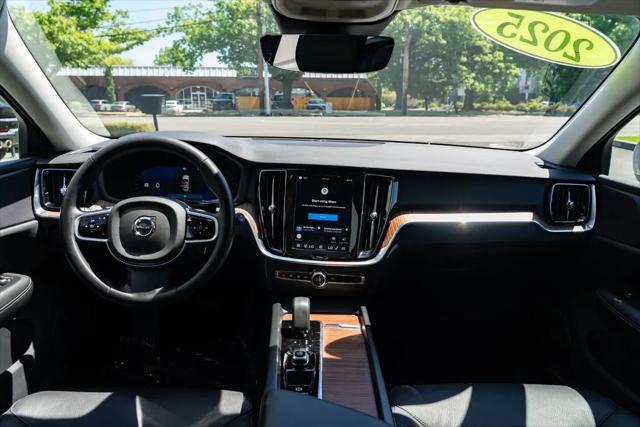2025 Volvo V60 Cross Country Plus, B5 AWD Gas (mild hybrid)