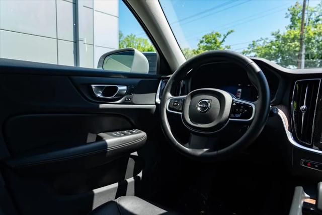 2025 Volvo V60 Cross Country Plus, B5 AWD Gas (mild hybrid)