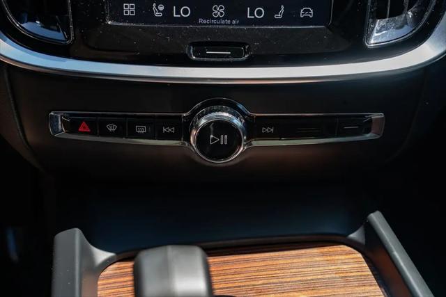 2025 Volvo V60 Cross Country Plus, B5 AWD Gas (mild hybrid)