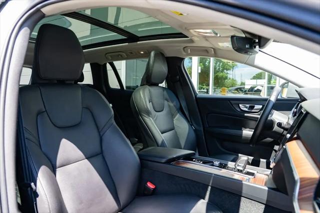 2025 Volvo V60 Cross Country Plus, B5 AWD Gas (mild hybrid)