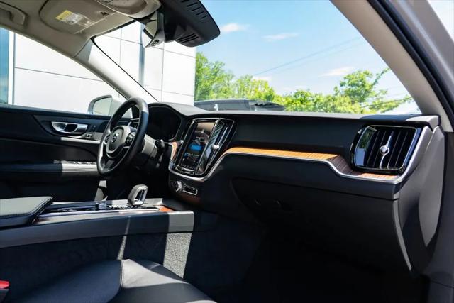 2025 Volvo V60 Cross Country Plus, B5 AWD Gas (mild hybrid)