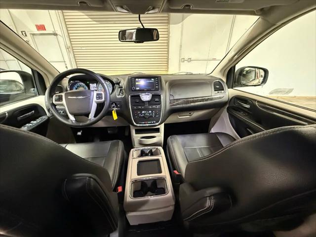 2015 Chrysler Town & Country Touring
