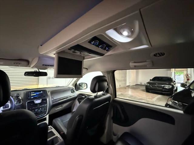 2015 Chrysler Town & Country Touring