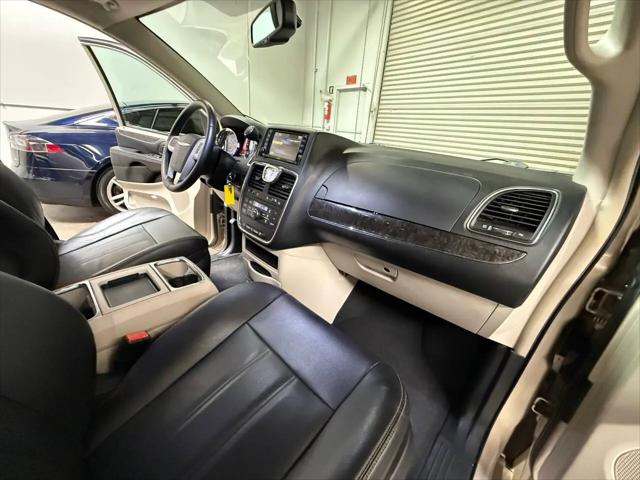 2015 Chrysler Town & Country Touring