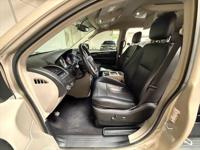 2015 Chrysler Town & Country Touring