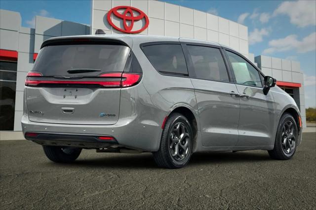 2023 Chrysler Pacifica Hybrid Limited
