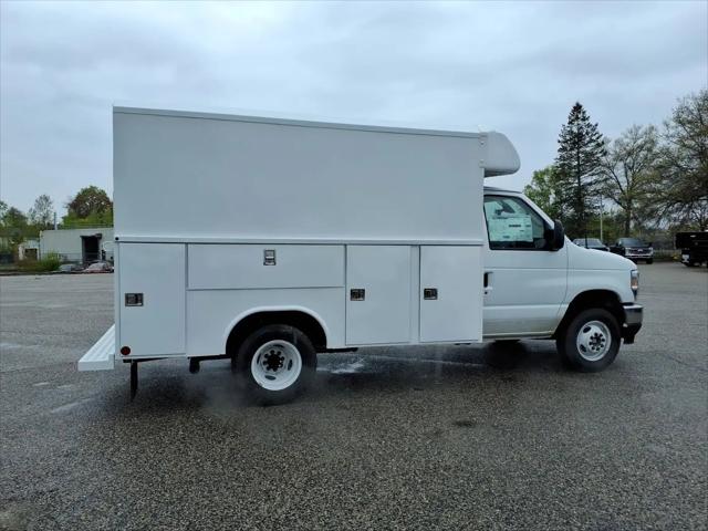 2027 Ford E-Series Cutaway E-350