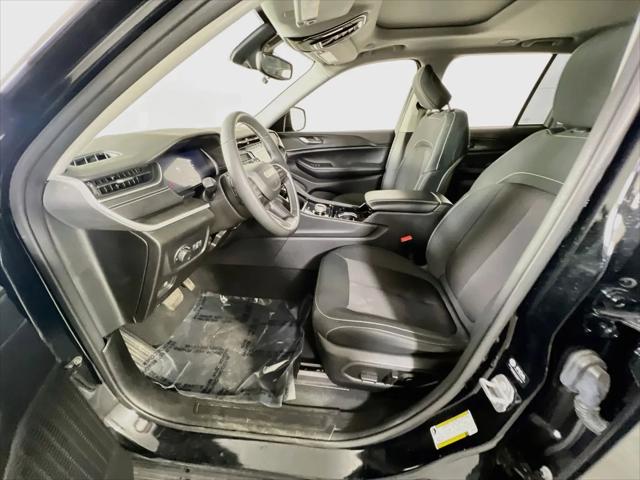 2023 Jeep Grand Cherokee Laredo 4x4