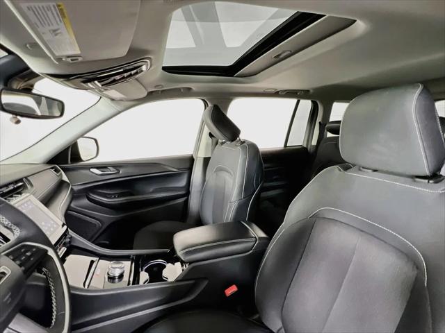 2023 Jeep Grand Cherokee Laredo 4x4